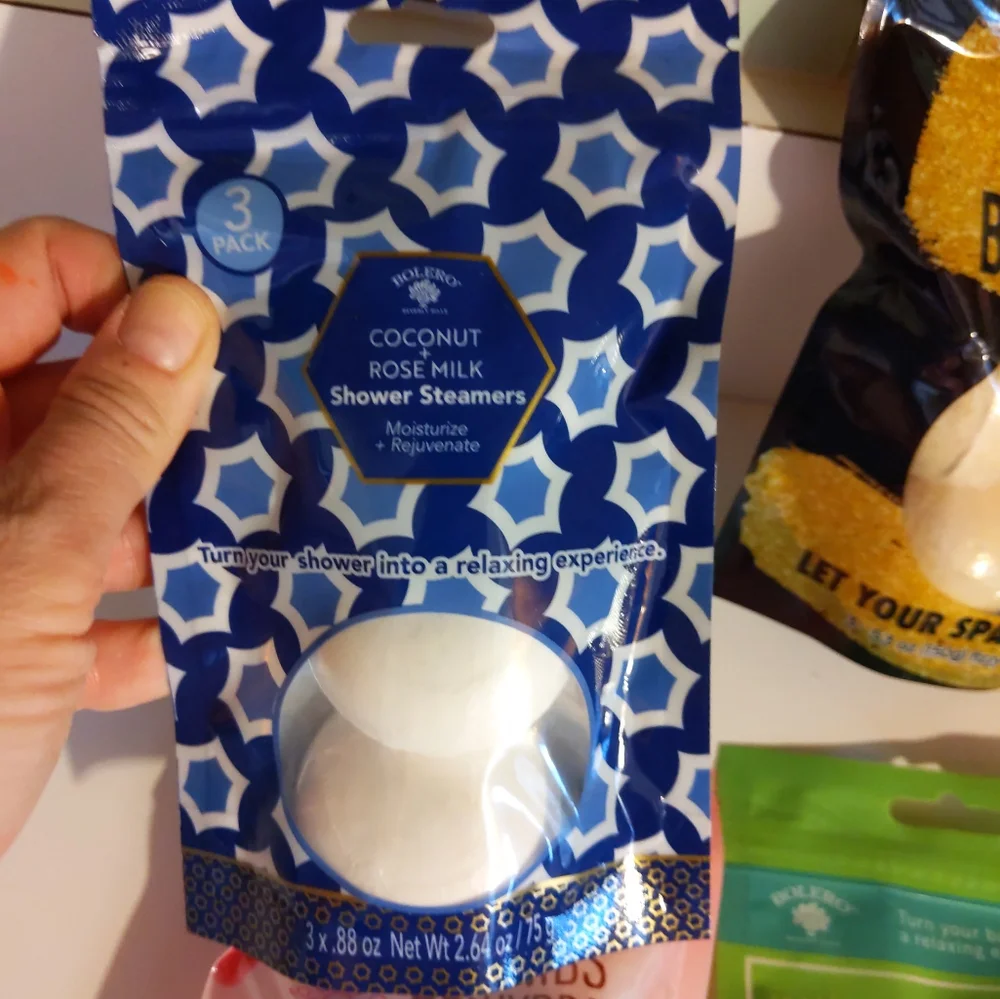 9 PKG BOLERO OF BEVERLY HILLS BATH BOMBS